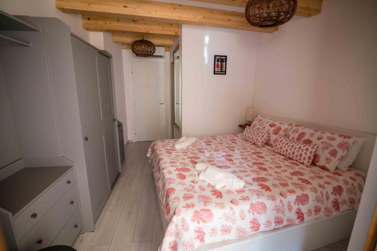 The Wine Room Castelbuono  Luaran gambar