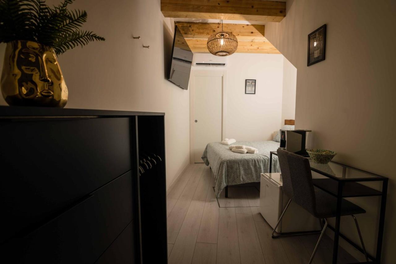 The Wine Room Castelbuono  Luaran gambar
