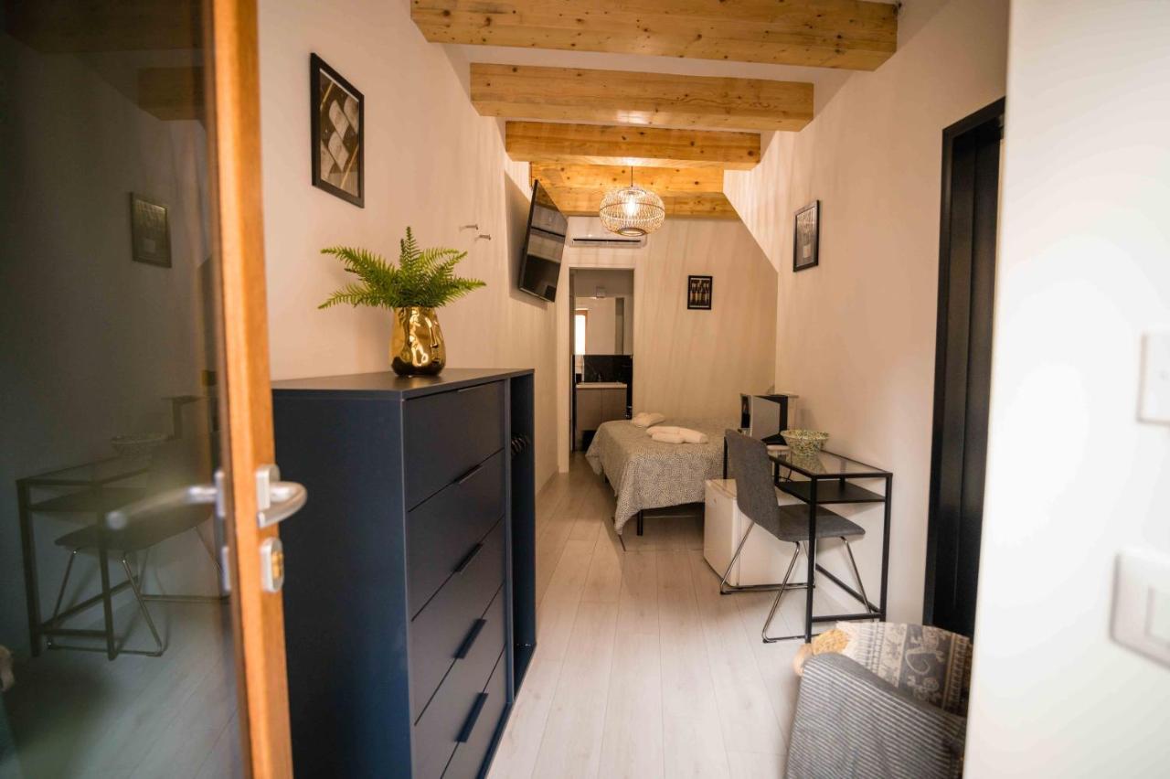 The Wine Room Castelbuono  Luaran gambar